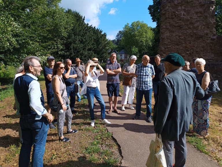 Ortsbegehung in der Burganlage in Illingen/Saar